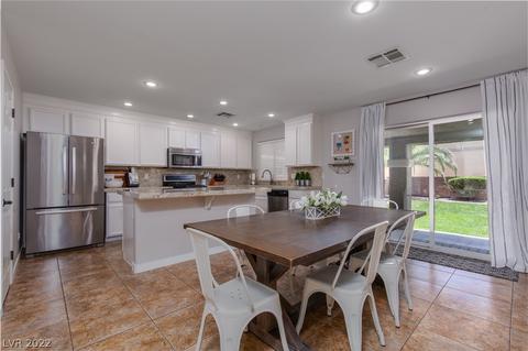 10007 Willowbrook Pond Rd, Las Vegas, NV 89148