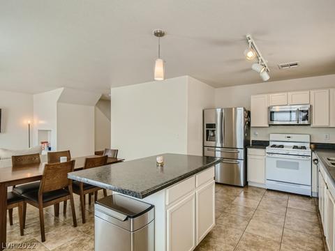 3250 Gold Run St, North Las Vegas, NV 89032