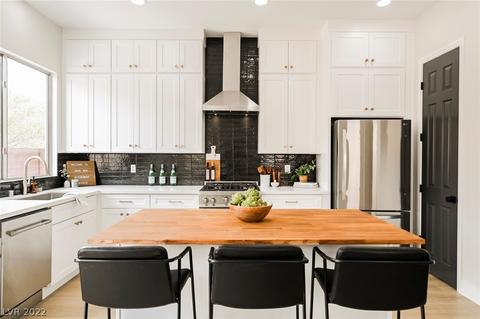 2420 Brooklyn Bridge St, Las Vegas, NV 89135
