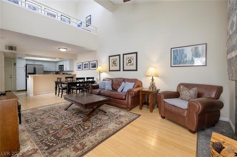 2752 Lodestone Dr, Las Vegas, NV 89117