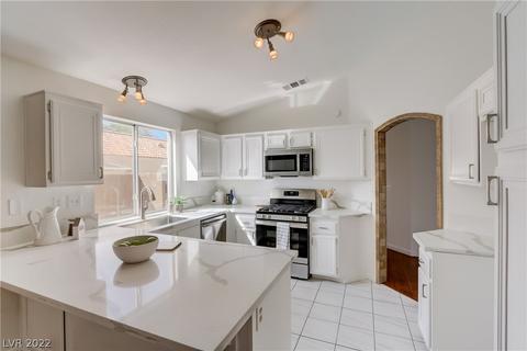 3324 Queens Canyon Dr, Las Vegas, NV 89117