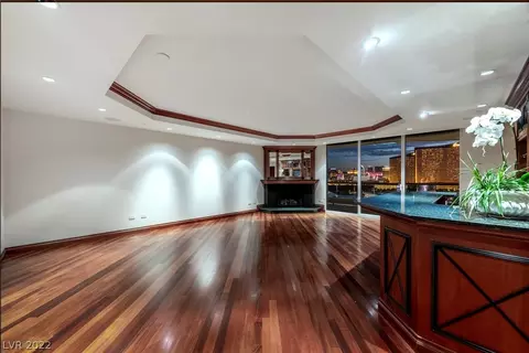 2877 Paradise Rd #2402, Las Vegas, NV 89109