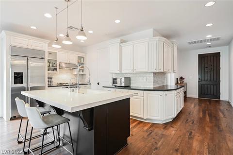 39 Avenza Dr, Henderson, NV 89011