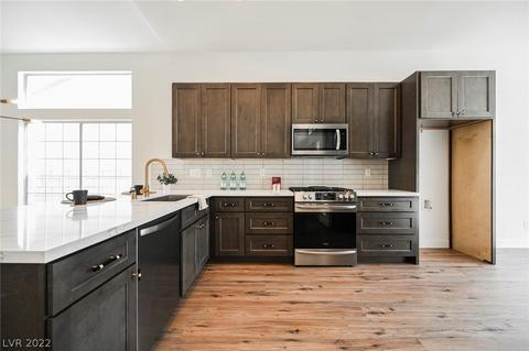 47 Durango Station Dr, Henderson, NV 89012