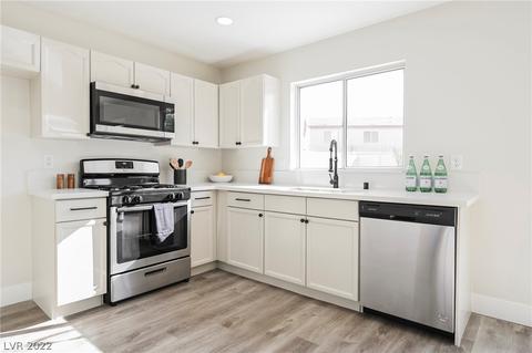 3930 Timberlake Dr, Las Vegas, NV 89115