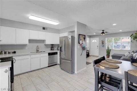 913 Slayton Dr, Las Vegas, NV 89107