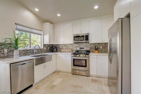 8202 James Grayson Dr, Las Vegas, NV 89145