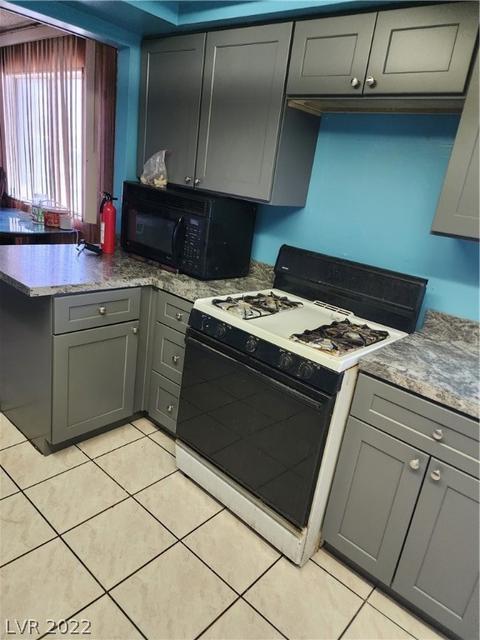 2728 Spear St, North Las Vegas, NV 89030