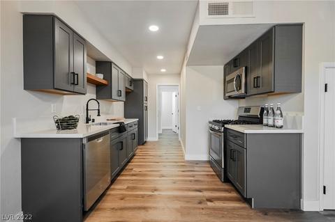 3110 Castlewood Dr, Las Vegas, NV 89102