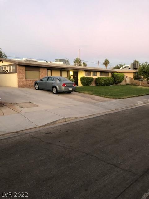 1211 Smoke Tree Ave, Las Vegas, NV 89108