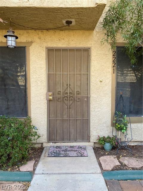 2221 Silver Pine Dr, Las Vegas, NV 89108