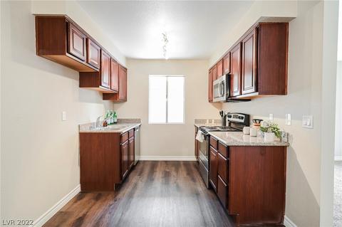 4400 Sandy River Dr #16, Las Vegas, NV 89103