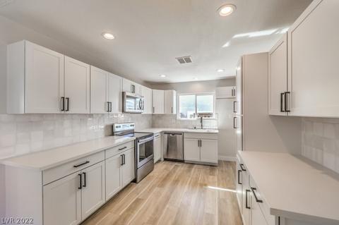 6425 Aberdeen Ln, Las Vegas, NV 89107