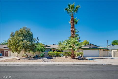 1713 Stonehaven Dr, Las Vegas, NV 89108