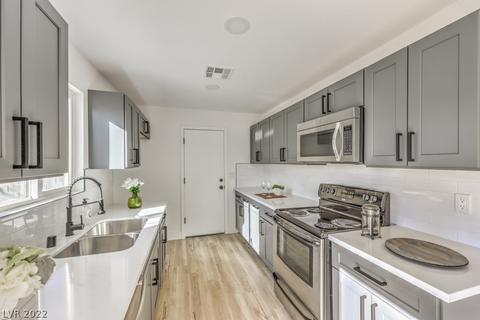 817 N 22nd St, Las Vegas, NV 89101