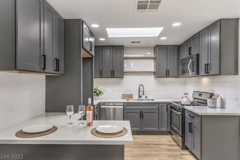 2140 Golden Hill Ct, Las Vegas, NV 89106