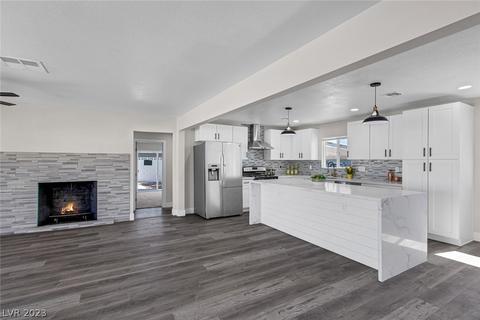 701 Alhambra Dr, Las Vegas, NV 89104