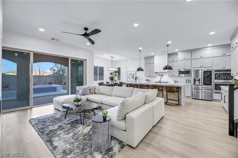 270 Castellari Dr, Las Vegas, NV 89138