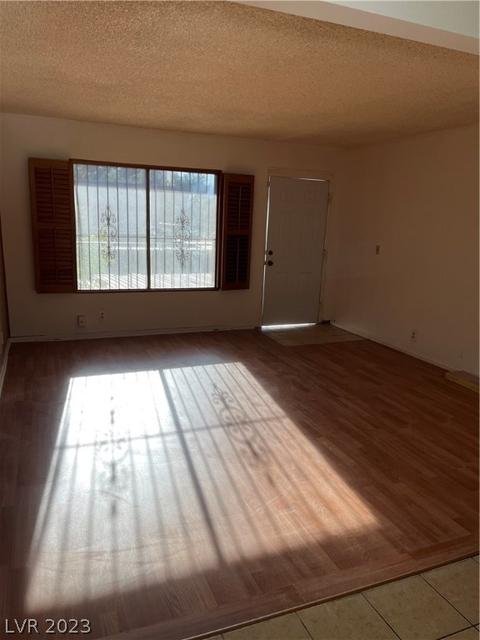 625 S Royal Crest Cir #9, Las Vegas, NV 89169