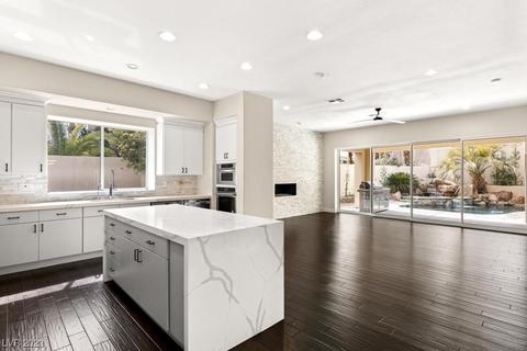 129 S Royal Ascot Dr, Las Vegas, NV 89144