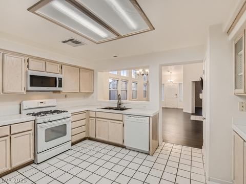 2190 Eaglecloud Dr, Henderson, NV 89074 photo 10