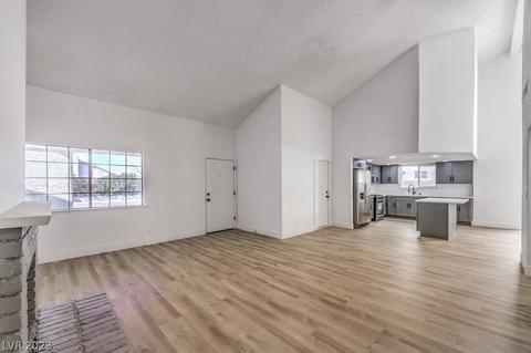 460 Searchlight Dr, Las Vegas, NV 89110