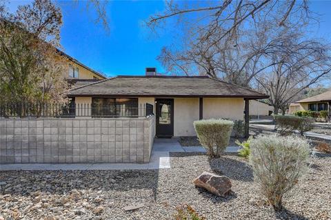5095 Village Dr, Las Vegas, NV 89142