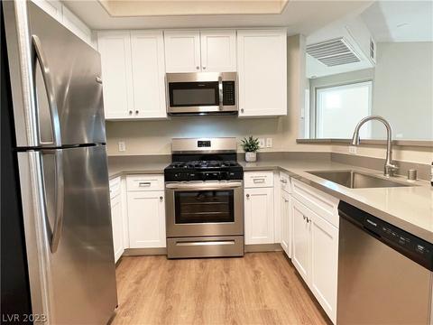 5855 Valley Dr #1057, North Las Vegas, NV 89031