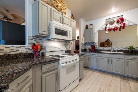 8300 Cherry Glaze Ave #204, Las Vegas, NV 89145