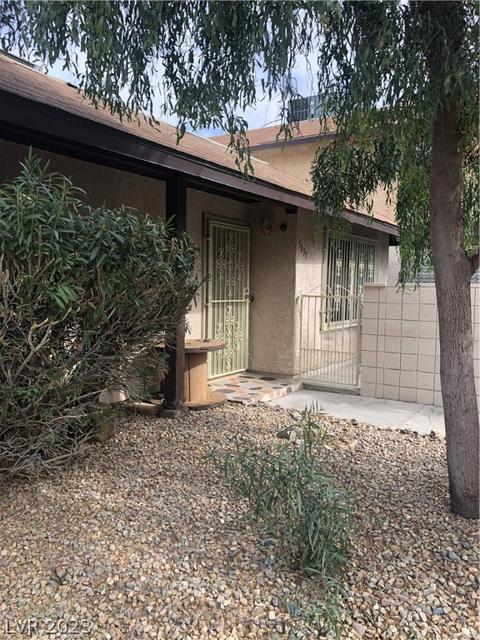 5035 Village Dr, Las Vegas, NV 89142