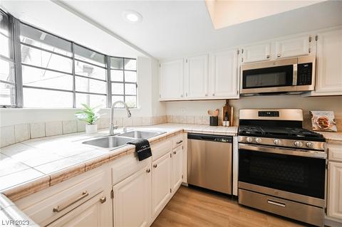 3912 Landsdown Pl, Las Vegas, NV 89121
