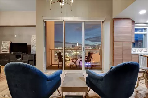 150 Las Vegas Blvd #1215, Las Vegas, NV 89101