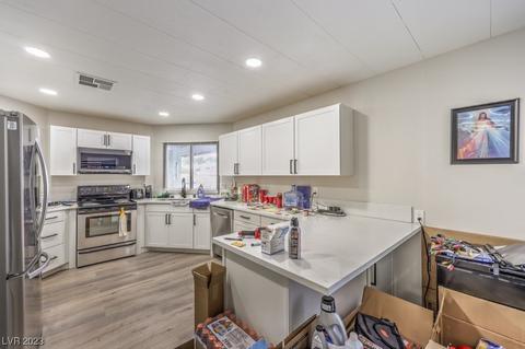4540 Royal Ridge Ave, Las Vegas, NV 89103