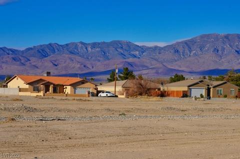 921 E Hiawatha St, Pahrump, NV 89048