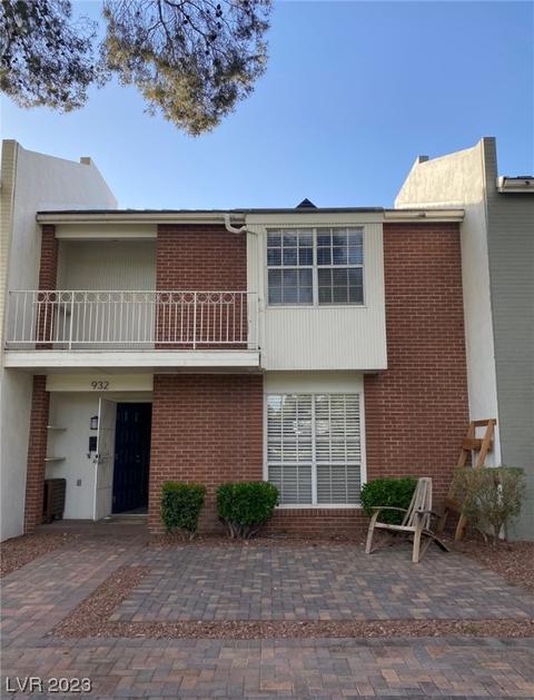932 Tam O Shanter, Las Vegas, NV 89109