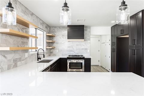 8904 Pesaro Dr, Las Vegas, NV 89117