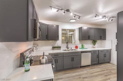 142 Greenbriar Townhouse Way, Las Vegas, NV 89121