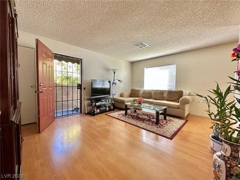 5181 Pioneer Ave #204, Las Vegas, NV 89146