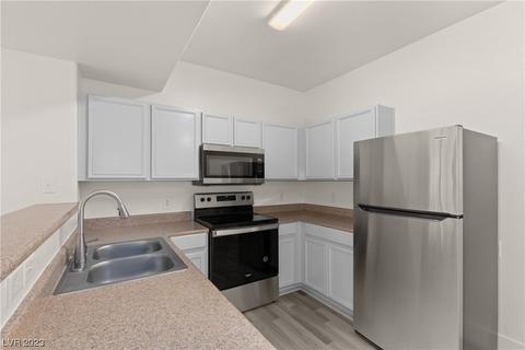 2060 Rancho Lake Dr #108, Las Vegas, NV 89108