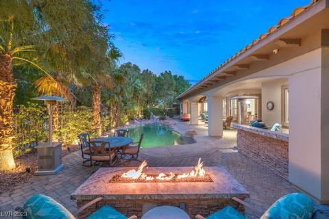 10838 Willow Heights Dr, Las Vegas, NV 89135