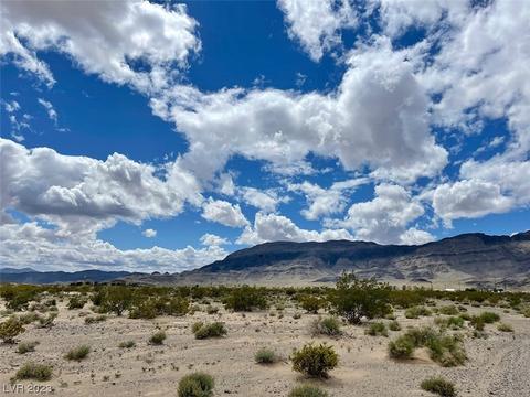 6861 N Moonhill Ave, Pahrump, NV 89060