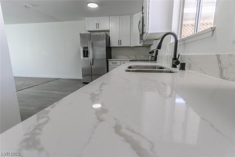 242 Greenbriar Townhouse Way, Las Vegas, NV 89121