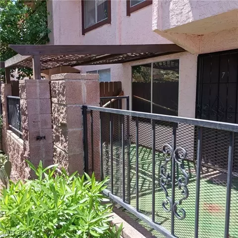 1758 E University Ave #7, Las Vegas, NV 89119