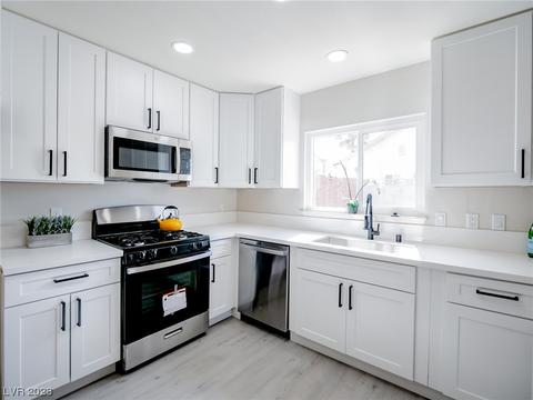 515 Oakwood Ct, Henderson, NV 89002