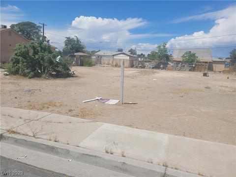 1817 Yale St, North Las Vegas, NV 89030