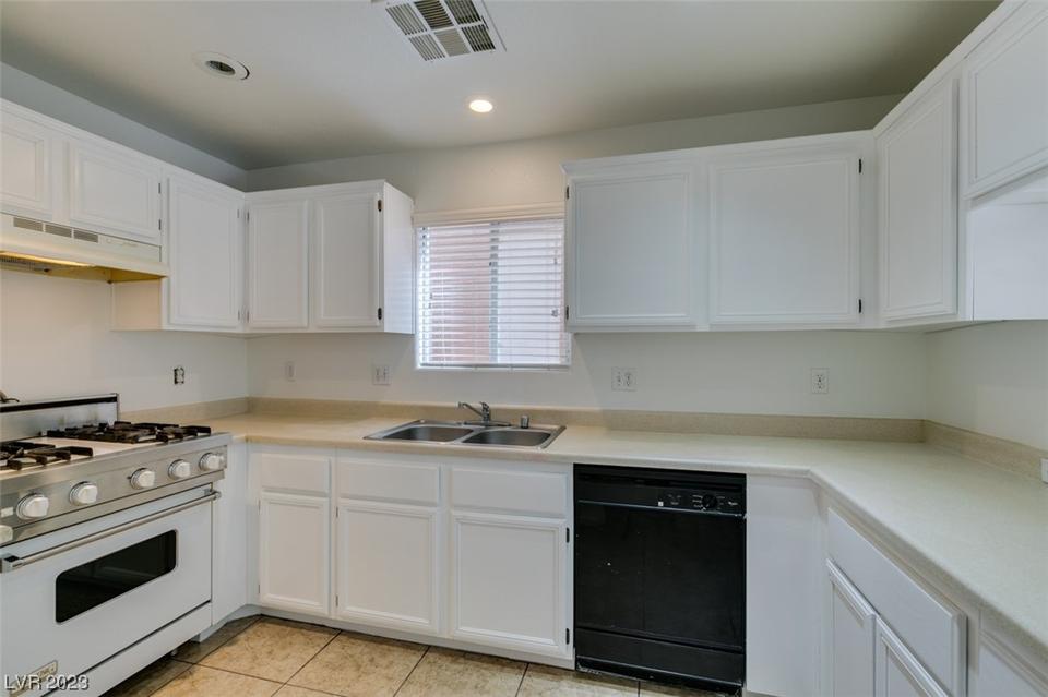  4127 Halfmoon Bay Dr, Las Vegas, NV 89115 photo 14