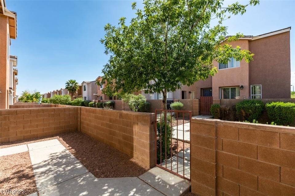  4127 Halfmoon Bay Dr, Las Vegas, NV 89115 photo 3