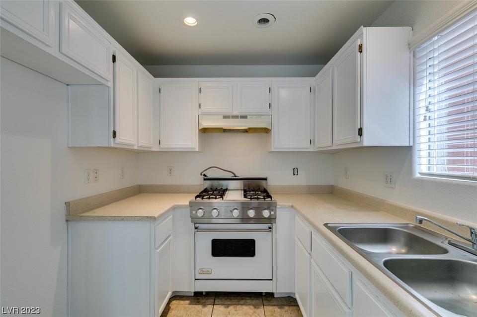  4127 Halfmoon Bay Dr, Las Vegas, NV 89115 photo 15