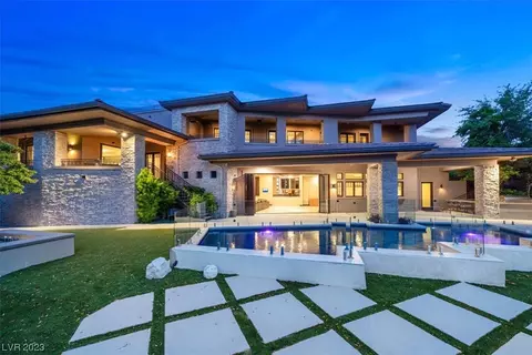 14 Promontory Ridge Dr, Las Vegas, NV 89135