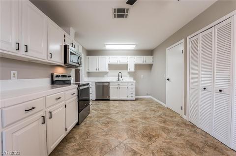 6321 Molino St, Las Vegas, NV 89108
